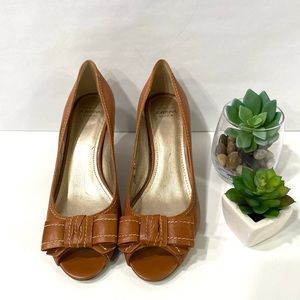 Joan-Davis Circa beautiful Tan heels.